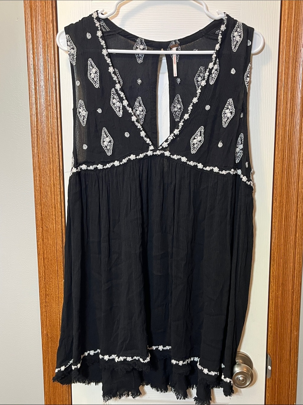 Free People Black w/ White Embroidery Sleeveless Tunic Babydoll Top Women’s Lg